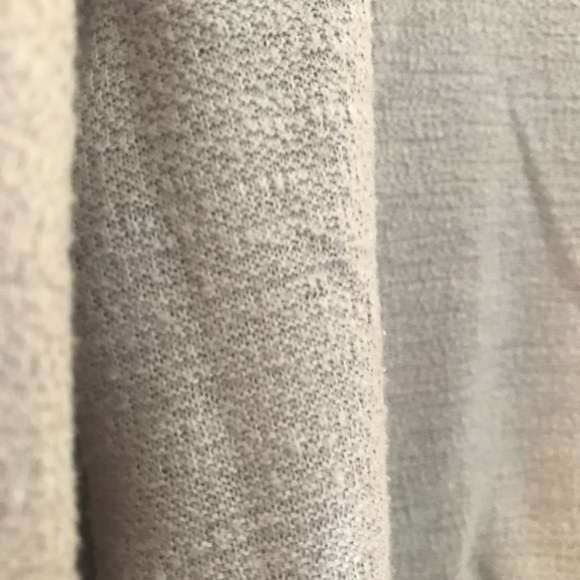 Drapey H&M blouse with nubbly texture - Picture 3 of 3